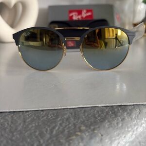 Authentic Ray-Ban aviator style grey & gold sunglasses! 😎